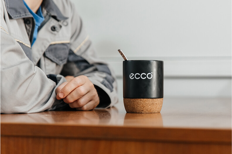 Фотография работников склада ECCO