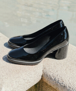 Черные туфли на каблуке